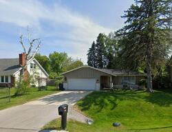 Pre-foreclosure in  Hialeah Dr Racine, WI 53402