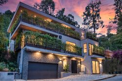 Pre-foreclosure in  Willow Glen Rd Los Angeles, CA 90046