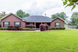 Pre-foreclosure in  Floresta Cir Milton, FL 32583