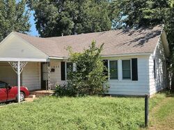 Pre-foreclosure in  S 5th St Chickasha, OK 73018