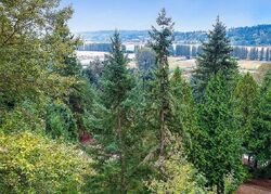 Pre-foreclosure in  NE 140th St Redmond, WA 98052