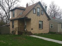 Pre-foreclosure in  Lincoln Ct Davenport, IA 52804