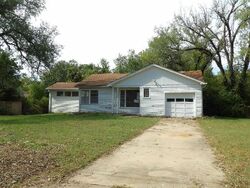 Pre-foreclosure in  S Bluff Ave Wichita, KS 67218
