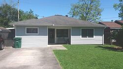 Pre-foreclosure in  W Sunnyside St Houston, TX 77076