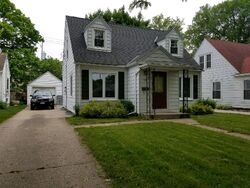 Pre-foreclosure in  W Lorraine Pl Milwaukee, WI 53222