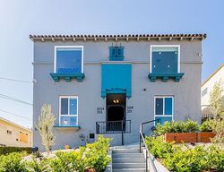 Pre-foreclosure in  S Park View St Los Angeles, CA 90057