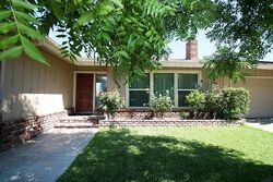 Pre-foreclosure in  KINGS DRIVE CIR Reedley, CA 93654