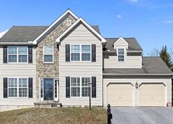 Pre-foreclosure in  Eagleton Dr York, PA 17407
