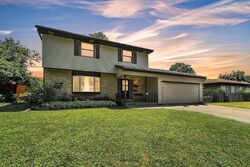 Pre-foreclosure in  Empire Dr Waukesha, WI 53186
