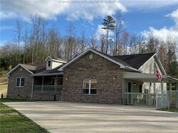 Pre-foreclosure in  Mcnabb Dr Elkview, WV 25071