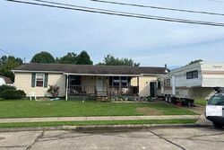 Pre-foreclosure in  Lincolnshire Dr Mineral Wells, WV 26150