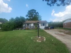 Pre-foreclosure in  Patricia Dr Newport News, VA 23608