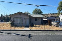 Pre-foreclosure in  SW MADISON ST Madras, OR 97741