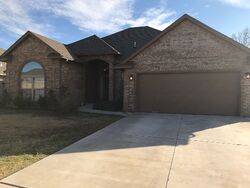 Pre-foreclosure in  Dunham Dr Norman, OK 73071