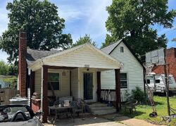 Pre-foreclosure in  Meadow Ln Charlotte, NC 28205