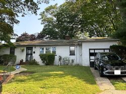 Pre-foreclosure in  Commonwealth Ave Massapequa, NY 11758