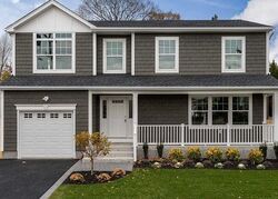 Pre-foreclosure in  14th St West Babylon, NY 11704