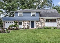 Pre-foreclosure in  White Birch Dr Riverton, NJ 08077