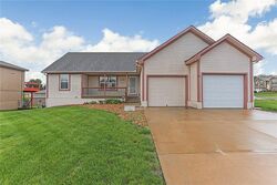 Pre-foreclosure in  E Lynchburg Pl N Independence, MO 64058