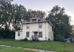 Pre-foreclosure in  Norimer St Waterloo, IA 50701