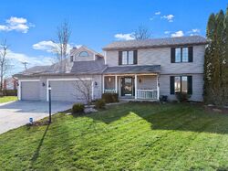 Pre-foreclosure in  W Cove Ct Fort Wayne, IN 46804
