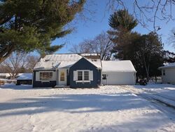 Pre-foreclosure in  S Demeter Dr Freeport, IL 61032