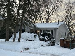 Pre-foreclosure in  Elm St Deerfield, IL 60015