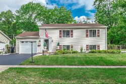 Pre-foreclosure in  Westmoreland Dr Vernon Hills, IL 60061