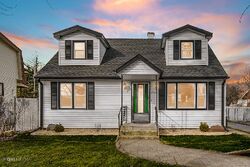 Pre-foreclosure in  97th Pl Chicago Ridge, IL 60415