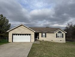 Pre-foreclosure in  Bernice Dr Trenton, GA 30752