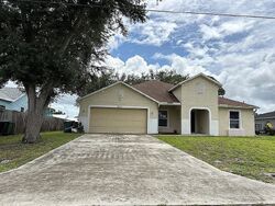 Pre-foreclosure in  Sw Cooper Ln Port Saint Lucie, FL 34984