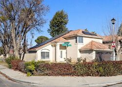 Pre-foreclosure in  Coulter Pine Ct Bakersfield, CA 93313