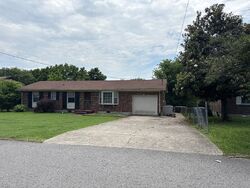 Pre-foreclosure in  DOVERSIDE DR Nashville, TN 37207