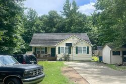 Pre-foreclosure in  Riddle Rd Durham, NC 27703