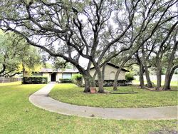  Country Club Pl, Beeville TX