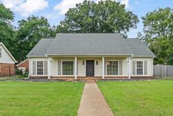 Pre-foreclosure in  Quail Crest Dr Collierville, TN 38017