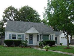 Pre-foreclosure in  Windsor Ct Pawtucket, RI 02861