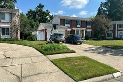 Pre-foreclosure in  Cedarcroft Pl Southfield, MI 48076