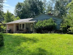 Pre-foreclosure in  Evelyn St Vicksburg, MS 39180