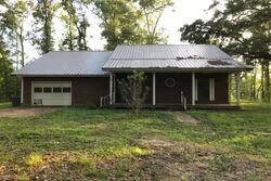 Pre-foreclosure in  ROBINS LAKE RD Natchez, MS 39120