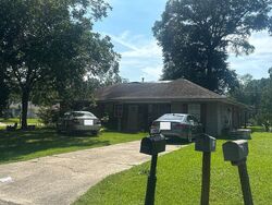 Pre-foreclosure in  Fern St Denham Springs, LA 70726