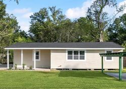Pre-foreclosure in  Killona Dr Hahnville, LA 70057