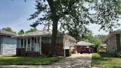 Pre-foreclosure in  Ridgewood Ave Lansing, IL 60438