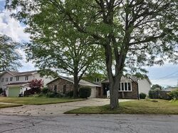 Pre-foreclosure in  Idlewild Ct Highland, IN 46322