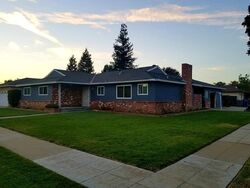 Pre-foreclosure in  E Calimyrna Ave Fresno, CA 93710