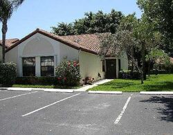 Pre-foreclosure in  Centennial Ct Deerfield Beach, FL 33442