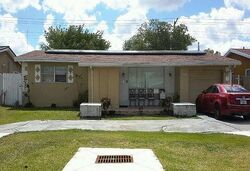 Pre-foreclosure in  Emerald Lake Dr Hollywood, FL 33023