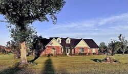 Pre-foreclosure in  Fairfax Dr Lake Charles, LA 70607