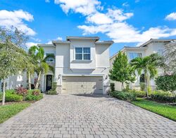 Pre-foreclosure in  Trailhead Ter Hollywood, FL 33021