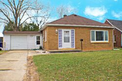 Pre-foreclosure in  Bellevue St Green Bay, WI 54302